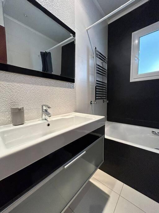 Cosy Et Spacieux, Avec Balcon Arjána Kültér fotó